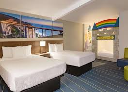 Days Inn & Suites by Wyndham Anaheim at Disneyland Park