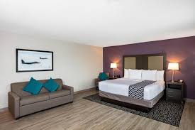 La Quinta Inn & Suites by Wyndham Las Vegas Nellis