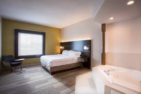 Holiday Inn Express & Suites Reading Airport, an IHG hotel