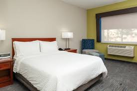Holiday Inn Express & Suites Farmington Bloomfield, an IHG hotel