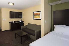 Holiday Inn Express & Suites Detroit North - Troy, an IHG hotel