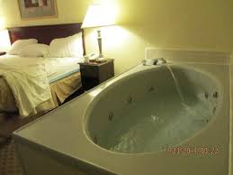 Howard Johnson Hotel & Suites by Wyndham Tacoma