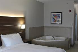 Holiday Inn Express & Suites Chicago North-Waukegan-Gurnee, an IHG hotel