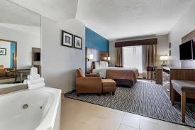 Quality Inn & Suites I-35 / Walnut Hill