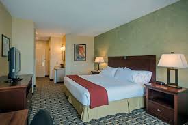 Holiday Inn Express & Suites Youngstown N (warren/niles), an IHG hotel