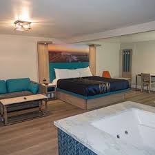 Super 8 by Wyndham Long Beach